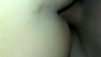 Vau, veliki kurac rasteže ovu BBW azijsku domaćicu širom! 🔥