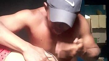 Valdir가 미국에서 같은 날 게이 섹스 반복