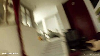 Ali lahko Black Sonja prenese popoln analni seks v gonzo stilu?