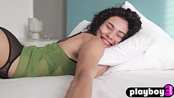 Hej Layla Balan, kako izgledaš tako vruće pozirajući naga?