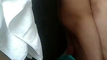 Siempre Hay Tiempo Para Una Ducha Con Esa Chica Joven