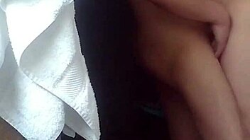 Siempre Hay Tiempo Para Una Ducha Con Esa Chica Joven