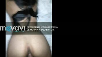 Dándole duro a una morena mexicana aceitada en la casa