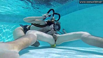 Minnie Manga Takes Dick Underwater