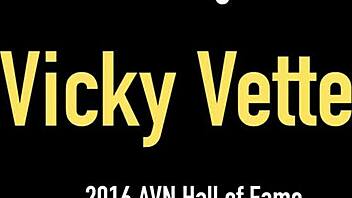 Lesbians Vicky Vette and Jillian Janson Devour Hairy Cunts