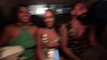 Aprontando Em Público Na Praia Grande, Quem Vai Me Dar O Cu?