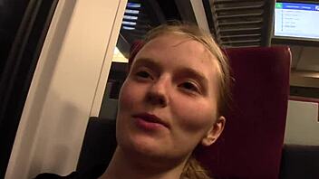 Rozrywam Rajstopy Mojej Dziewczyny i Mocno Dupa Jej Owłosioną Cipkę