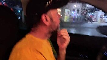 Aprontando Em Público Na Praia Grande, Quem Vai Me Dar O Cu?