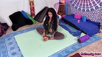 blonde serene siren seeks jenevieve hexxxs yoga help