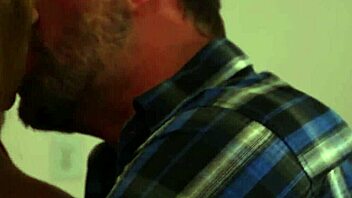 Darla Crane gets a messy facial cumshot 😍