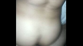 Dándole duro a una morena mexicana aceitada en la casa