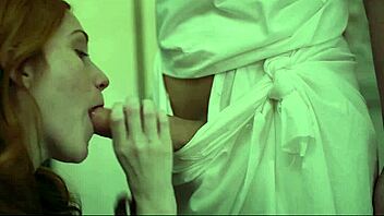 Onda sik olsaydı diye düşünüyorsun? Sıcak futa kızlar hakimiyet kuruyor!