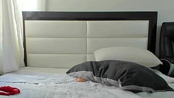 Latina With Huge Ass Contrasts Slim Webcam Show