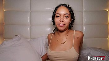 Latina de bunda grande debruçada para creampie de pau grande