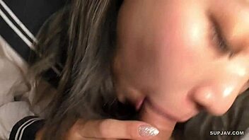 헨타이 갤러리가 야한 일본 섹스 장면 선보여.