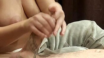 Kjæresten fingret urinrøret mitt og runket meg i gal hjemmevideo 😱