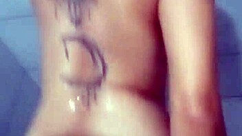 A cam girl with a hole in her ass, amateur anal sex