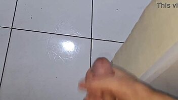 Meu Amigo Saiu Pra Trabalhar E Me Deixou Com Esposa Dele E Tirei Meu Pau Pra Fora Do Lado Dela