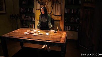 Tarotlukija Whitney Wright FFM-kolmikossa pillun nuolentaa