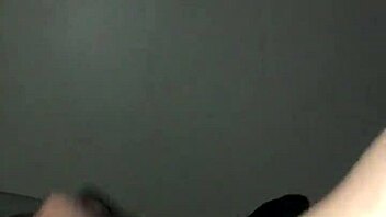 Asian milf gives oiled massage and handjob! 😊