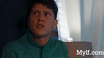 Milf latina do além tenta o namorado da enteada num trio selvagem louco!