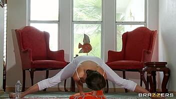 Dirty masseur Johnny Sins works Jenni Lee’s groin in wild stretching session. Things get heated fast.