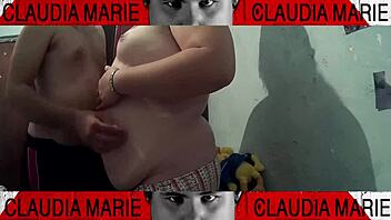 As� es como le gusta que le coman el coño a la gorda antes de cenar para ponerse bien caldosa y correrse en la cara de su amigo gay