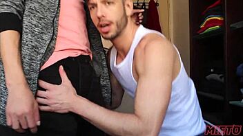 novinho came to give me the ass hidden 😏 - xvideos red