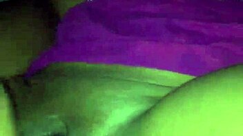 J and j make the pussy cum using a vibrator.