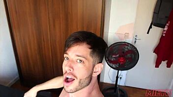 novinho came to give me the ass hidden 😏 - xvideos red