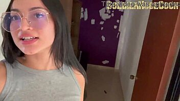 he comes to visit me at my business and ends up giving me a spectacular blowjob in the middle of my office 😏💦