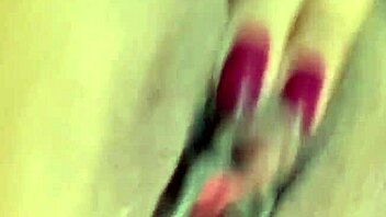 Redhead novinha squirts and begs for cum in her wet pussy