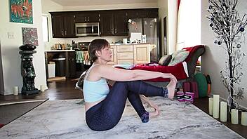 yoga lesson 356 with brunette mature girlfriend 🧘