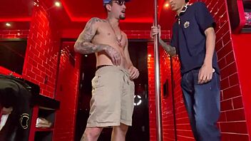 the novinho gave his cuzinho to the uber favelado