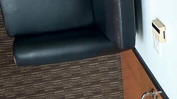 Lala Camille, den svarte hottien, dykker inn i første porno med intense blowjobs og dyp hals