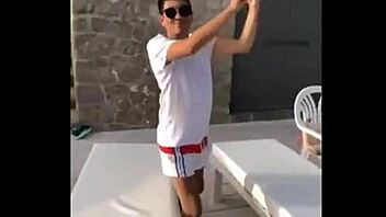 Wow, Teasing Teen in Bikini!