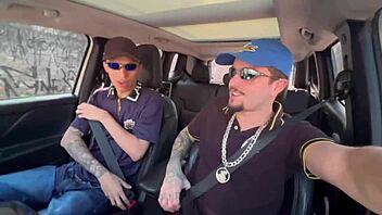 the novinho gave his cuzinho to the uber favelado