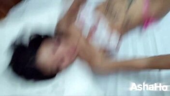 Svatá prasárna, starý diváci s křivým obřím ptákem ničí malá asijská ústa!