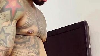 Tatuado hetero bangs the doctor in hospital. Bareback action unfolds with Brazilian heat.