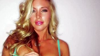 Samantha Teases Her Big Tits