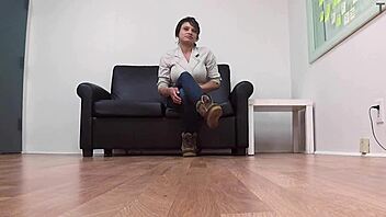 Shayne Kelly squirts first time sucking cock