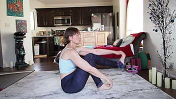 yoga lesson 356 with brunette mature girlfriend 🧘