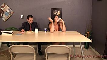 Alison Tyler dominates with her ass for worshiping