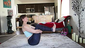 yoga lesson 356 with brunette mature girlfriend 🧘