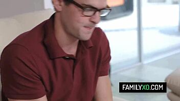 blonde teen 18+ avery adair teaches nerdy stepbrother pussy fucking with blowjob 😏💦