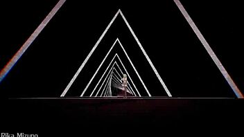 Adorable girls dancing to luvoratorrrrry!