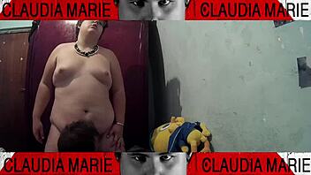 As� es como le gusta que le coman el coño a la gorda antes de cenar para ponerse bien caldosa y correrse en la cara de su amigo gay