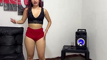 Mouthwatering young 18+ bimbo blowing well