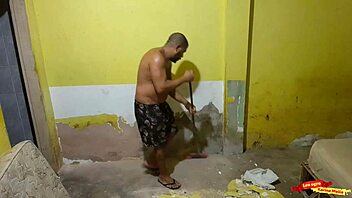 Seduzir O Pedreiro Que Meu Marido Contratou Para Fazer A Obra Aqui De Casa Até Ele Me Comer