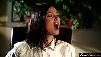 How wild! Glamorous babe gets pussyfucked hard and jizzed on everywhere!